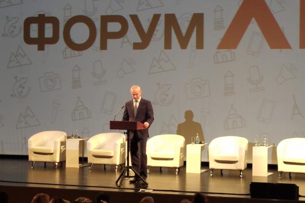 Вице-губернатор Олег Чемезов призвал журналистов освещать события честно и объективно - Фото 1