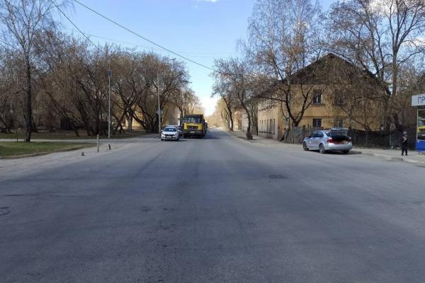 В Екатеринбурге автомобиль сбил школьника и скрылся с места ДТП - Фото 1