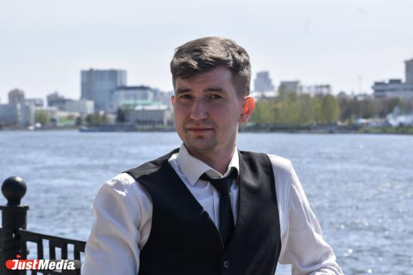 Артем Коршунов, бармен: «В этот прекрасный день, мне кажется, нужно сходить погулять». В Екатеринбурге +13 градусов - Фото 1