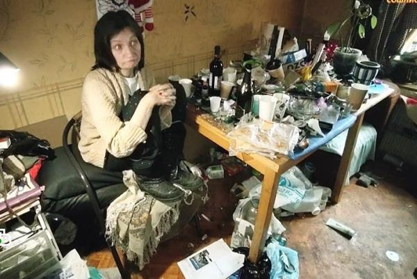 Бывшая жена Ефремова превратила свой дом в помойку и спилась - Фото 1