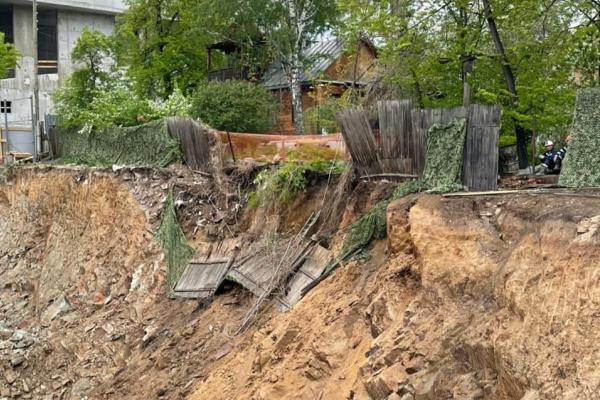 УГМК-Застройщик опроверг информацию об обрушении грунта в котлован рядом с Садом Казанцева - Фото 1