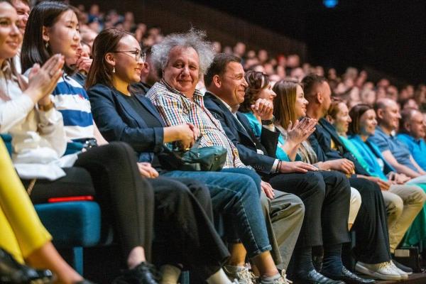 Евгений Куйвашев сходил на концерт Басты - Фото 1