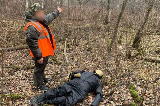 В Свердловской области осудили мужчину, который случайно застрелил загонщика на охоте - Фото 1