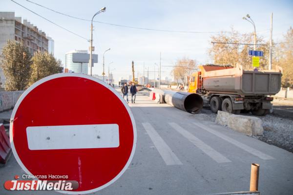 В Екатеринбурге на полтора месяца закроют движение транспорта по Победы - Фото 1