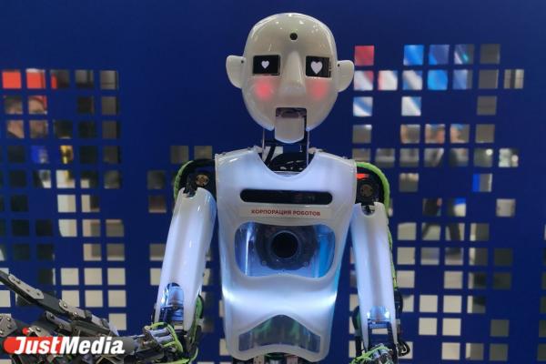 Робби, курьеры и консультанты. Знакомимся с роботами ИННОПРОМа-2022  - Фото 1