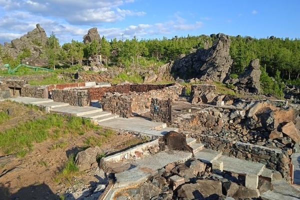 Буддисты с горы Качканар опубликовали фото с разрушенными помещениями монастыря - Фото 1