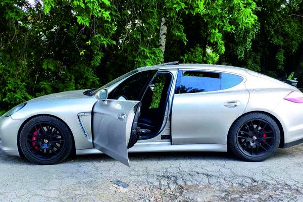 Чуть не лишился Porsche. Екатеринбуржец в последний момент погасил задолженность по штрафам ГИБДД - Фото 1