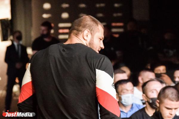Иван Штырков успешно дебютировал в профессиональном боксе - Фото 1