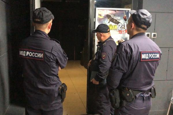 Сотрудники полиции устроили рейд по барам Екатеринбурга - Фото 1