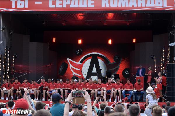 «Автомобилист» устроил День болельщика в парке Маяковского - Фото 1