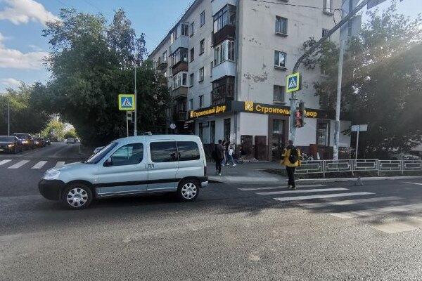 В Екатеринбурге зафиксировано очередное ДТП с участием ребенка на самокате - Фото 1