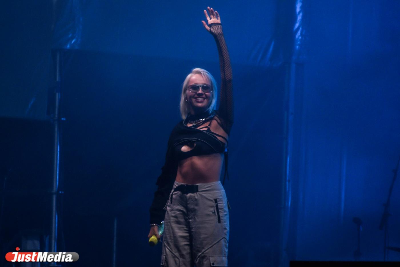 Клава Кока собрала в Академическом десятки тысяч екатеринбуржцев - Фото 1