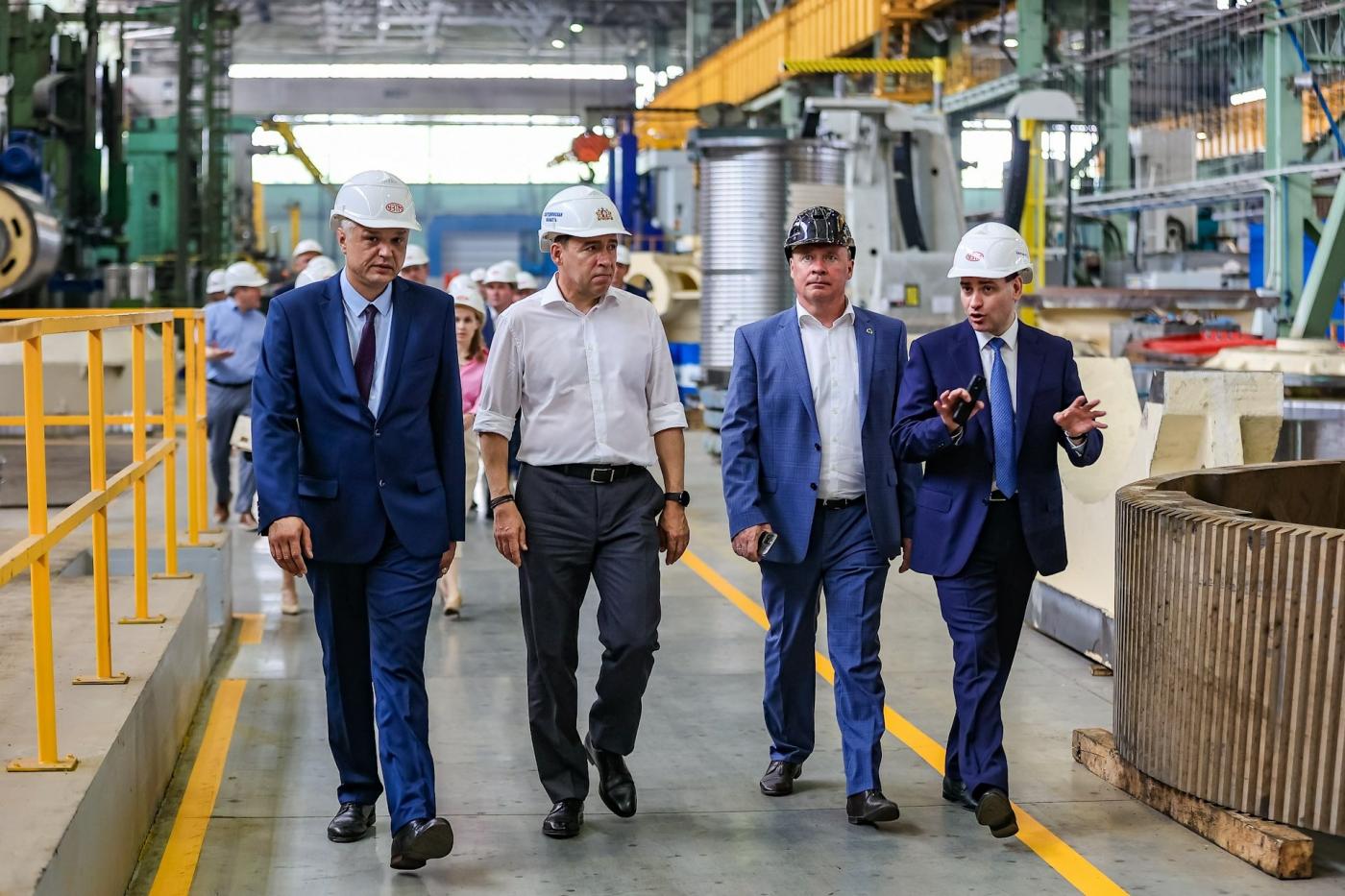 Евгению Куйвашеву показали новый цех Уралмашзавода с полностью отечественным оборудованием - Фото 1
