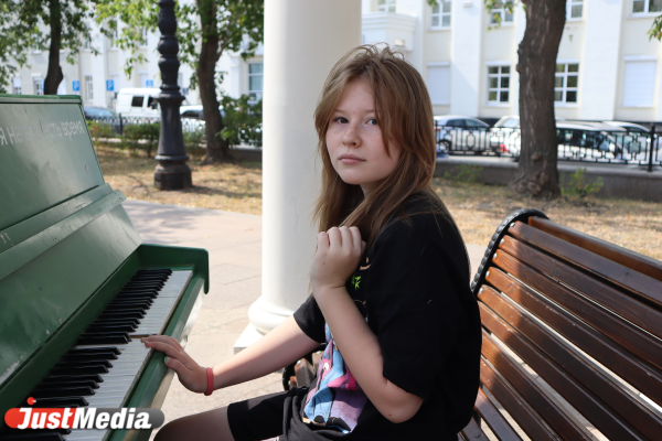 София Захарова, школьница: «Люблю гулять по парку и есть мороженое» В Екатеринбурге +27 градусов