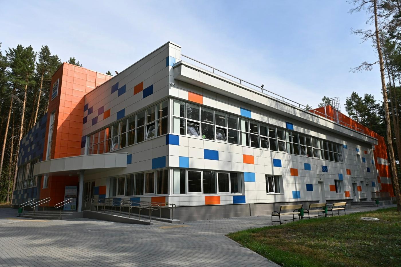 Евгений Куйвашев проинспектировал строительство ФОКа в Каменском районе - Фото 1