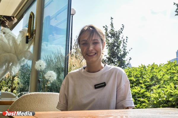 Екатерина Сергеева, официант: «На Урале еще недельку постоит теплая погода, но не сегодня». В Екатеринбурге +12 градусов