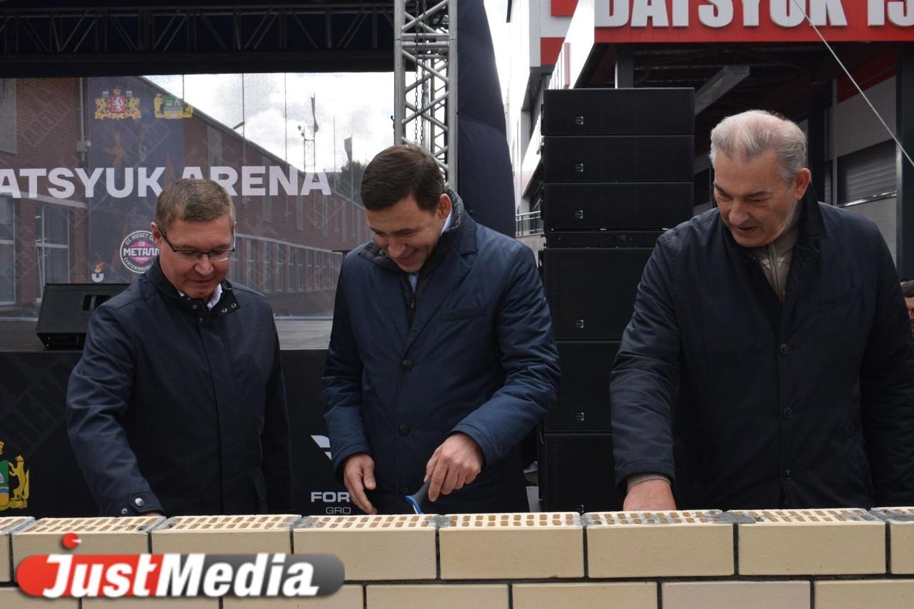 «Дацюк Арена» расширяется. Евгений Куйвашев и Владислав Третьяк заложили символический первый камень - Фото 1
