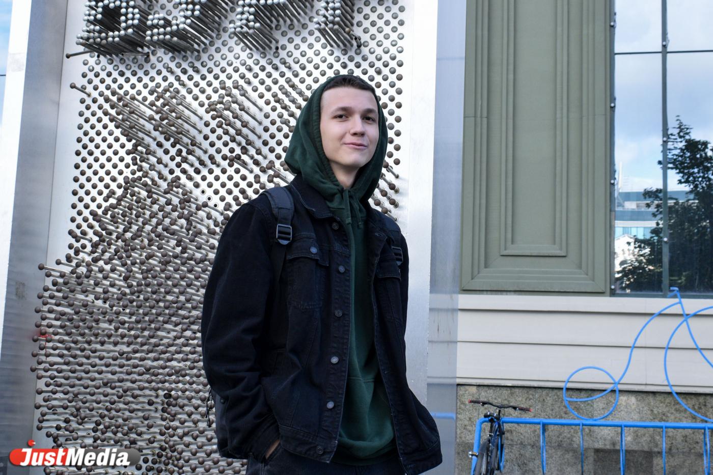 Валерий Титов, студент: «Говорят, что сегодня будет теплее, чем вчера». В Екатеринбурге +12 градусов - Фото 1