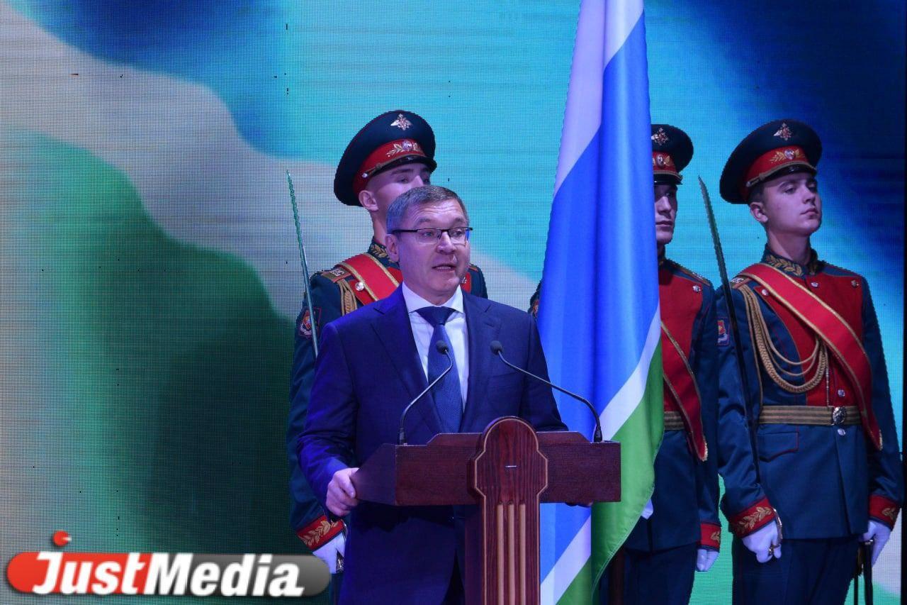 «Опыт у вас, Евгений Владимирович, в этом плане есть. Сплоченная команда тоже». Владимир Якушев выступил на инаугурации Евгения Куйвашева - Фото 1