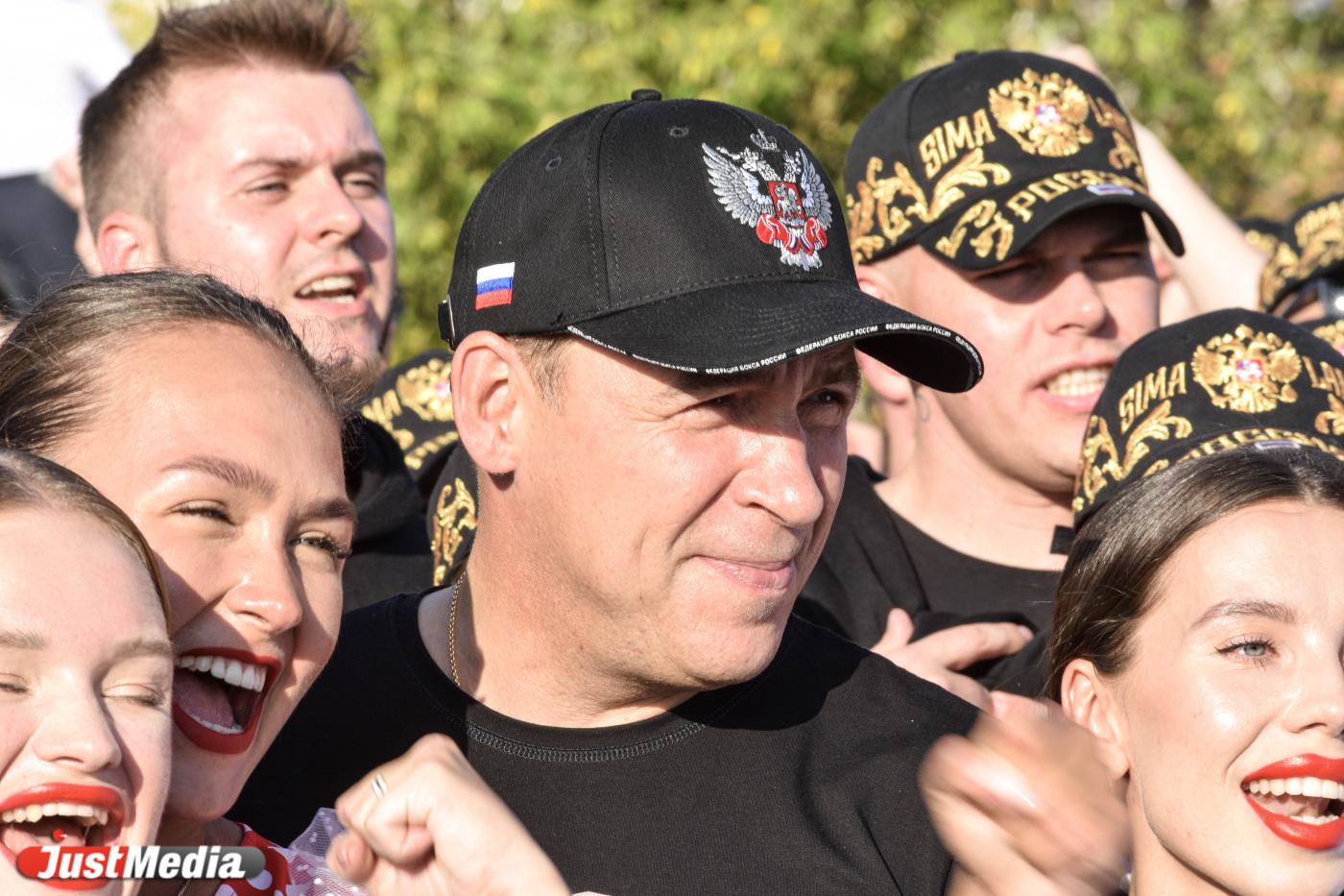 Евгений Куйвашев и тысяча волонтеров прибрались на метеогорке в Екатеринбурге - Фото 1