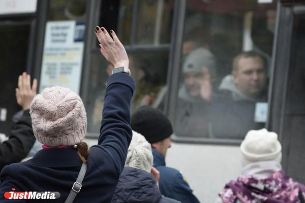 В Екатеринбурге проводили очередную партию мобилизованных