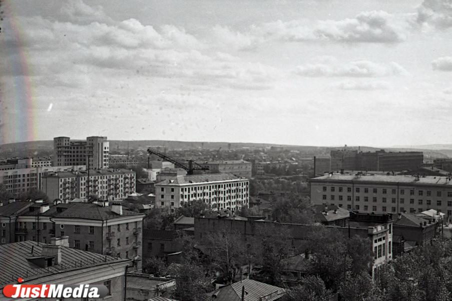 Напротив гостиницы «Исеть» в Екатеринбурге должна была появиться огромная площадь - Фото 1