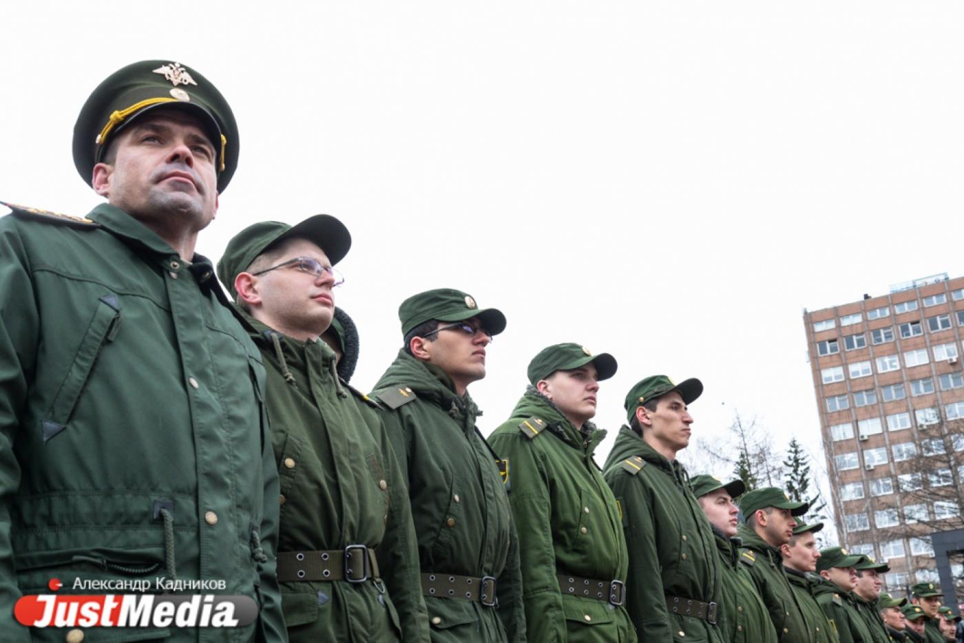 «На следующий день отправили на границу, спал на земле». Жена мобилизованного свердловчанина пожаловалась на условия в учебной части - Фото 1