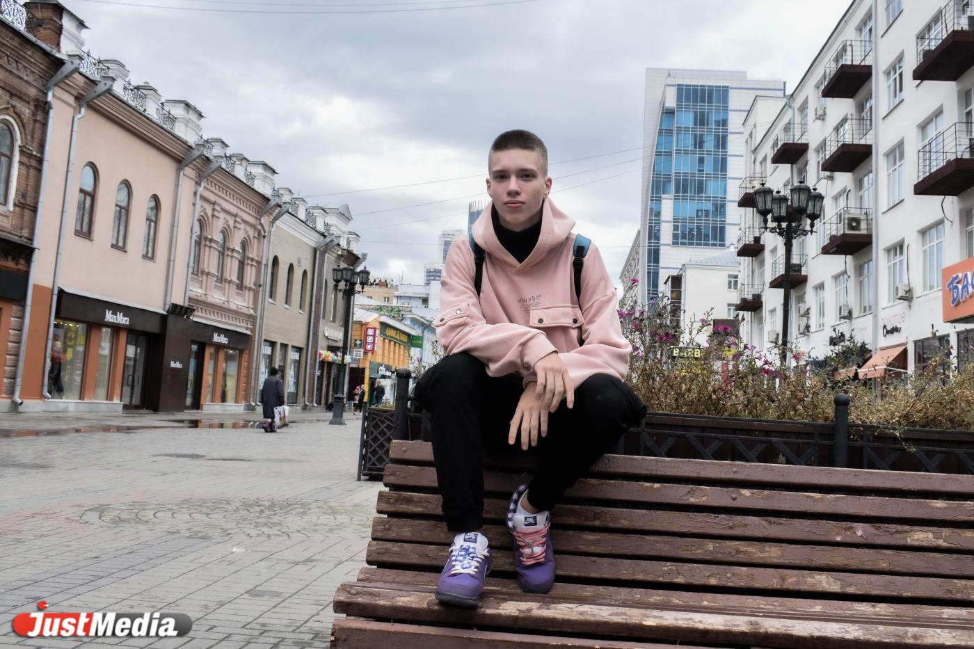 Никита Антонов, студент: «Не смотрите в окно на то, как уходит осень. Выходите и наслаждайтесь ею». В Екатеринбурге +14 градусов - Фото 1