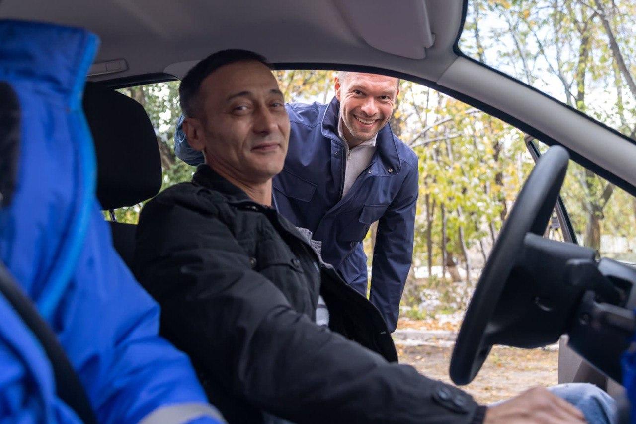 Председатель медфракции Екатеринбургской гордумы Алексей Вихарев купил новый автомобиль Lada Granta ЦГКБ № 23 - Фото 1