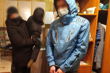 В Екатеринбурге осудили мужчину, который до смерти избил 5-летнюю падчерицу ремнем с металлической пряжкой - Фото 1