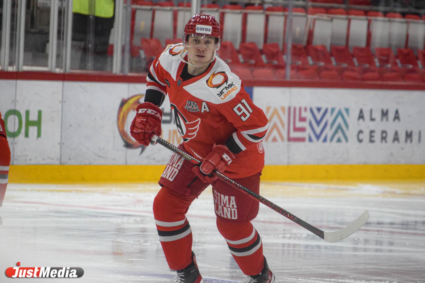 Нападающий «Автомобилиста» Алексей Макеев о возвращении к тренировкам на льду: «Уговаривать врачей долго не пришлось» - Фото 1