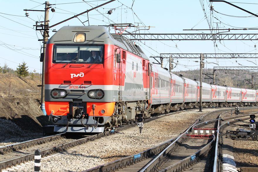 Дополнительный поезд Екатеринбург – Москва назначен на ноябрьские праздники на СвЖД  - Фото 1