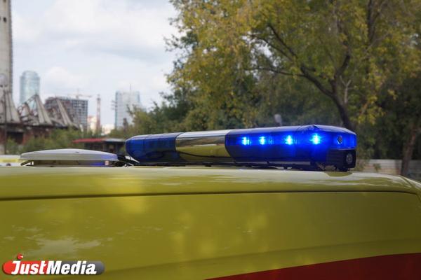 На Урале двое подростков подожгли пенсионерку на улице - Фото 1