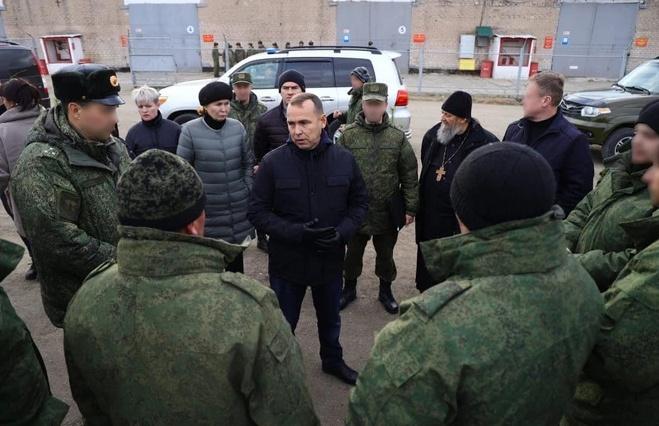 Курганский губернатор Вадим Шумков заявил, что регионы не должны ориентироваться на свои возможности в вопросах выплат мобилизованным - Фото 1