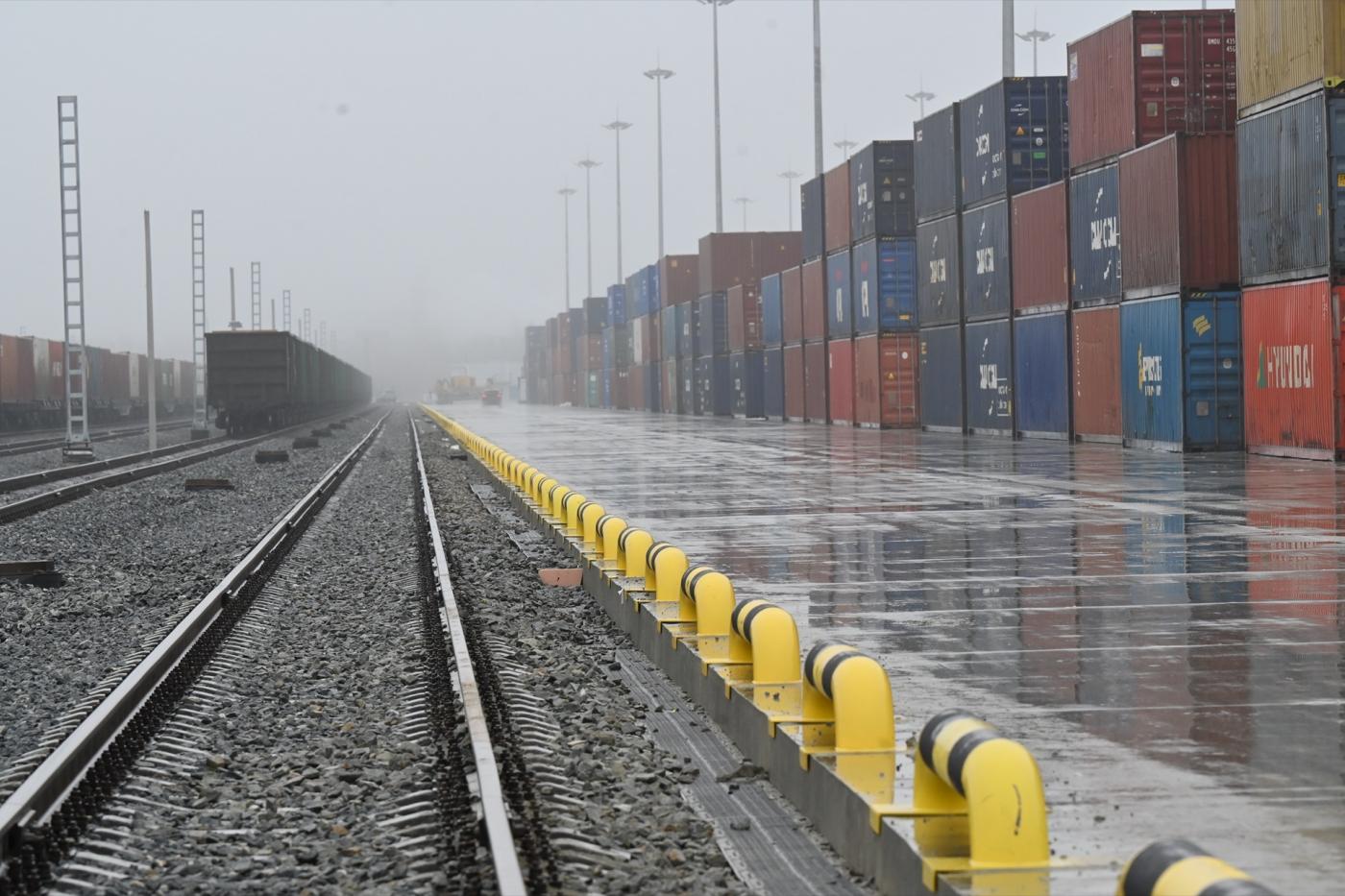 Игорь Левитин, Владимир Якушев и Евгений Куйвашев приняли первый контейнерный поезд в ТЛЦ «Уральский» - Фото 1