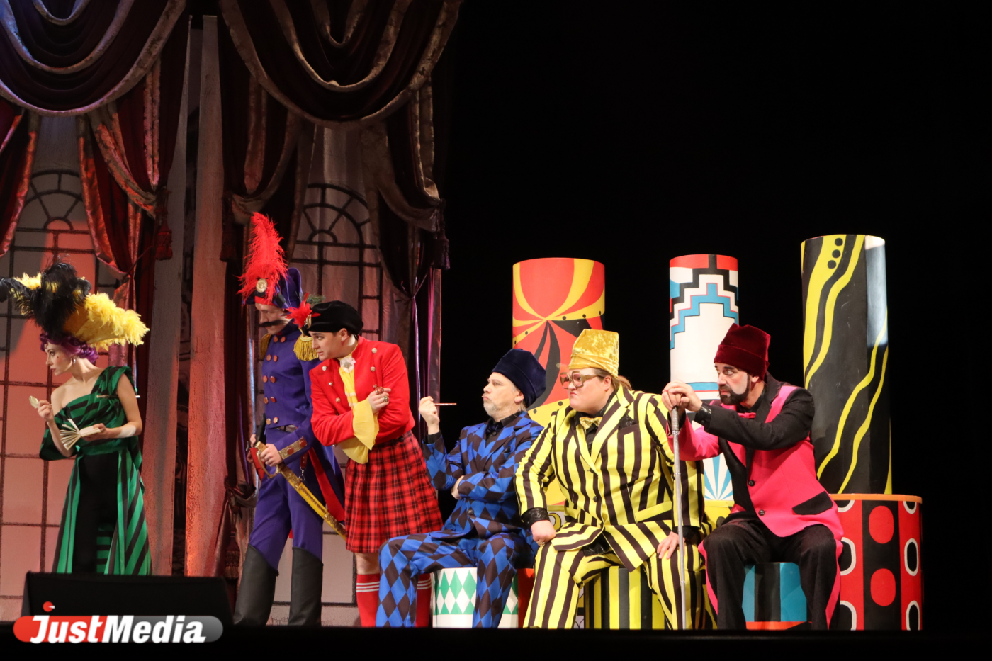 В ТЮЗе прошел предпремьерный показ спектакля «Три толстяка» - Фото 1