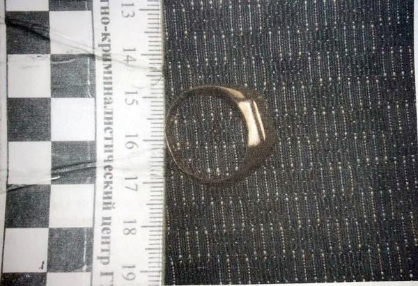 Житель Новоуральска, попавшийся пьяным за рулем, попытался дать взятку золотым кольцом - Фото 1