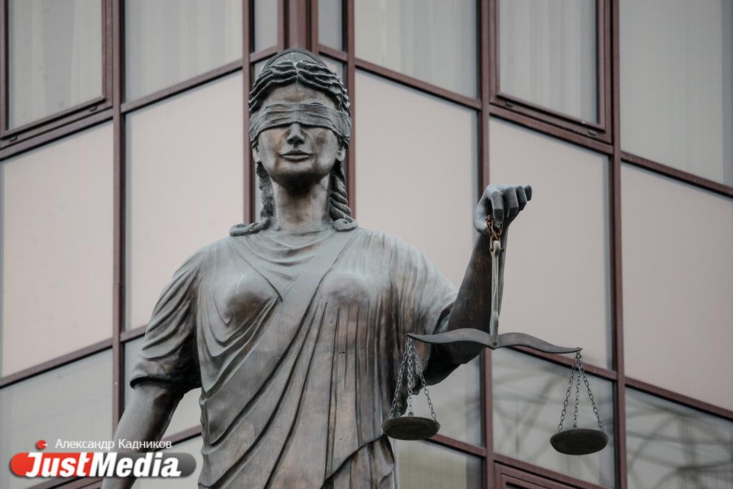 Суд отменил приговор бывшему охраннику Ельцин Центра, испортившему картину ученицы Малевича - Фото 1