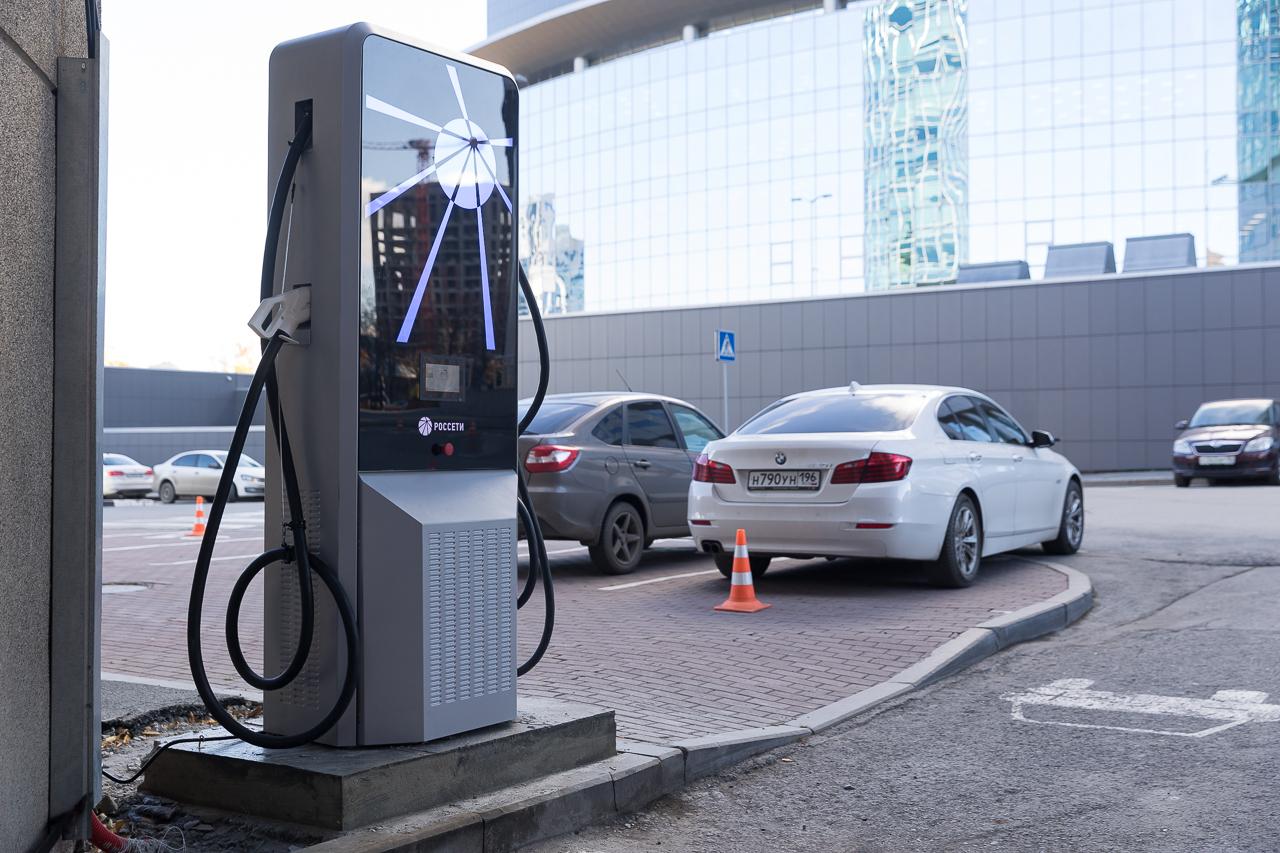 В Екатеринбурге появилось две новые точки для зарядки электротранспорта - Фото 1