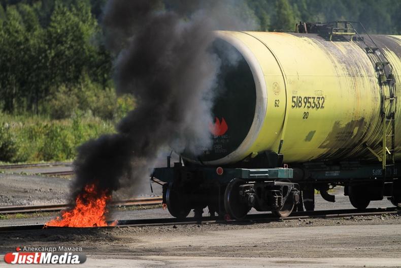 В Брянской области локализовали пожар на нефтехранилище - Фото 1