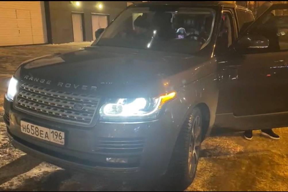 Госавтоинспекция задержала автохама, который дерзко нарушил ПДД напротив мэрии Екатеринбурга - Фото 1