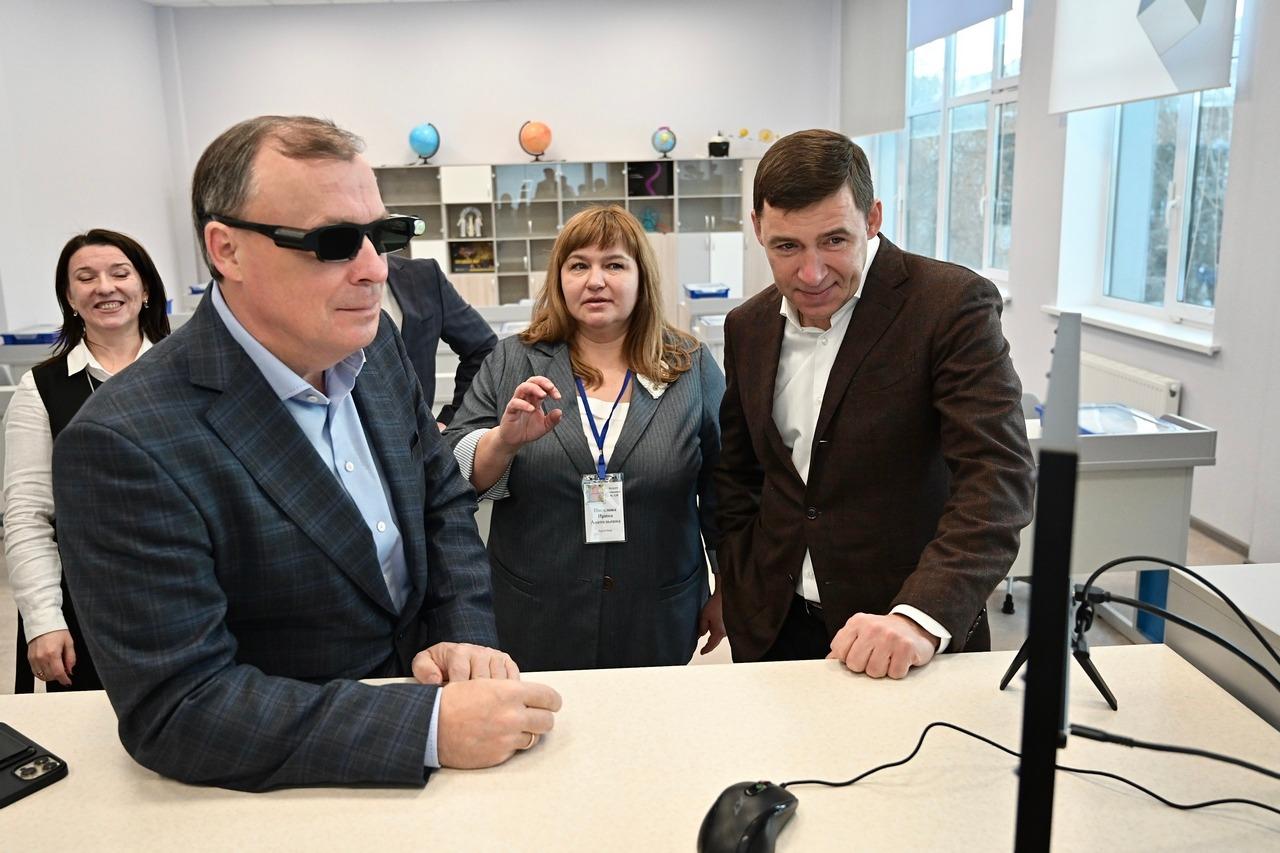 Алексей Орлов показал Евгению Куйвашеву новый корпус гимназии №120 с лифтом, студией керамики и мини-типографией - Фото 1