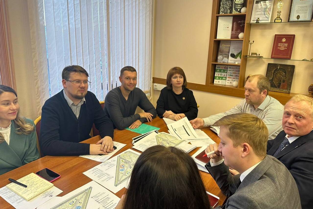 Деревья, освещение и дорожки. Эксперты озвучили, что в первую очередь необходимо сделать в летнем парке «Уралмаш» - Фото 1
