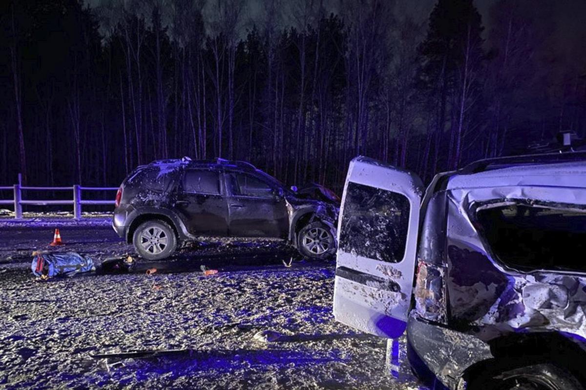 На трассе Пермь-Екатеринбург в ДТП погибли девушка и пятилетний ребенок - Фото 1
