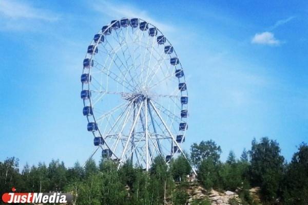 В Челябинске семья из шести человек застряла на колесе обозрения - Фото 1