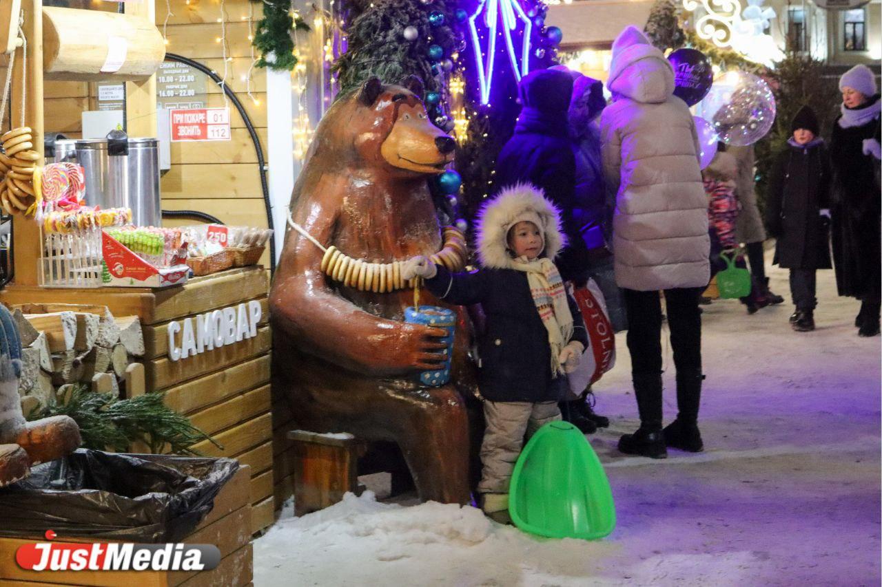 Турпоток в Свердловской области в новогодние каникулы превысил рекордные 300 тысяч человек - Фото 1