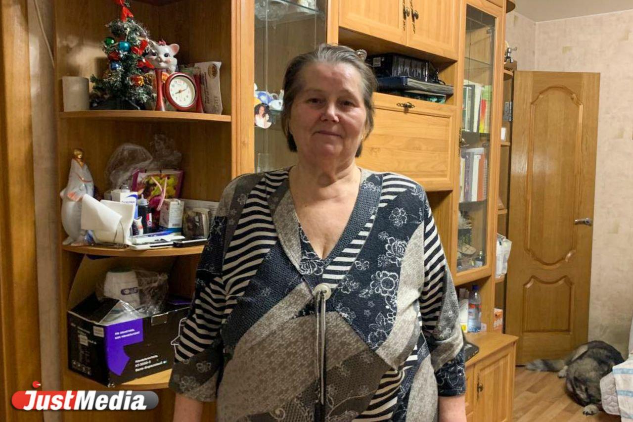 «Почему до меня ему никто не помог?». 72-летняя екатеринбурженка донесла мужчину со сломанной ногой до подъезда и вызвала «скорую»   - Фото 1