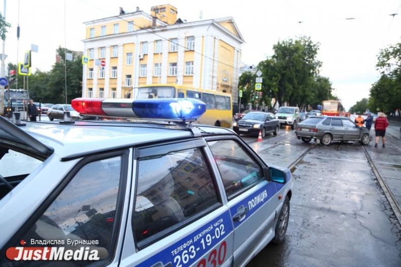 В Екатеринбурге участники страшного ДТП выплатят родственникам погибшей женщины-пешехода 300 тысяч рублей - Фото 1