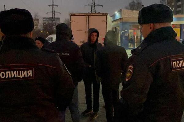 Полиция Екатеринбурга проверила мигрантов на Сортировке - Фото 1