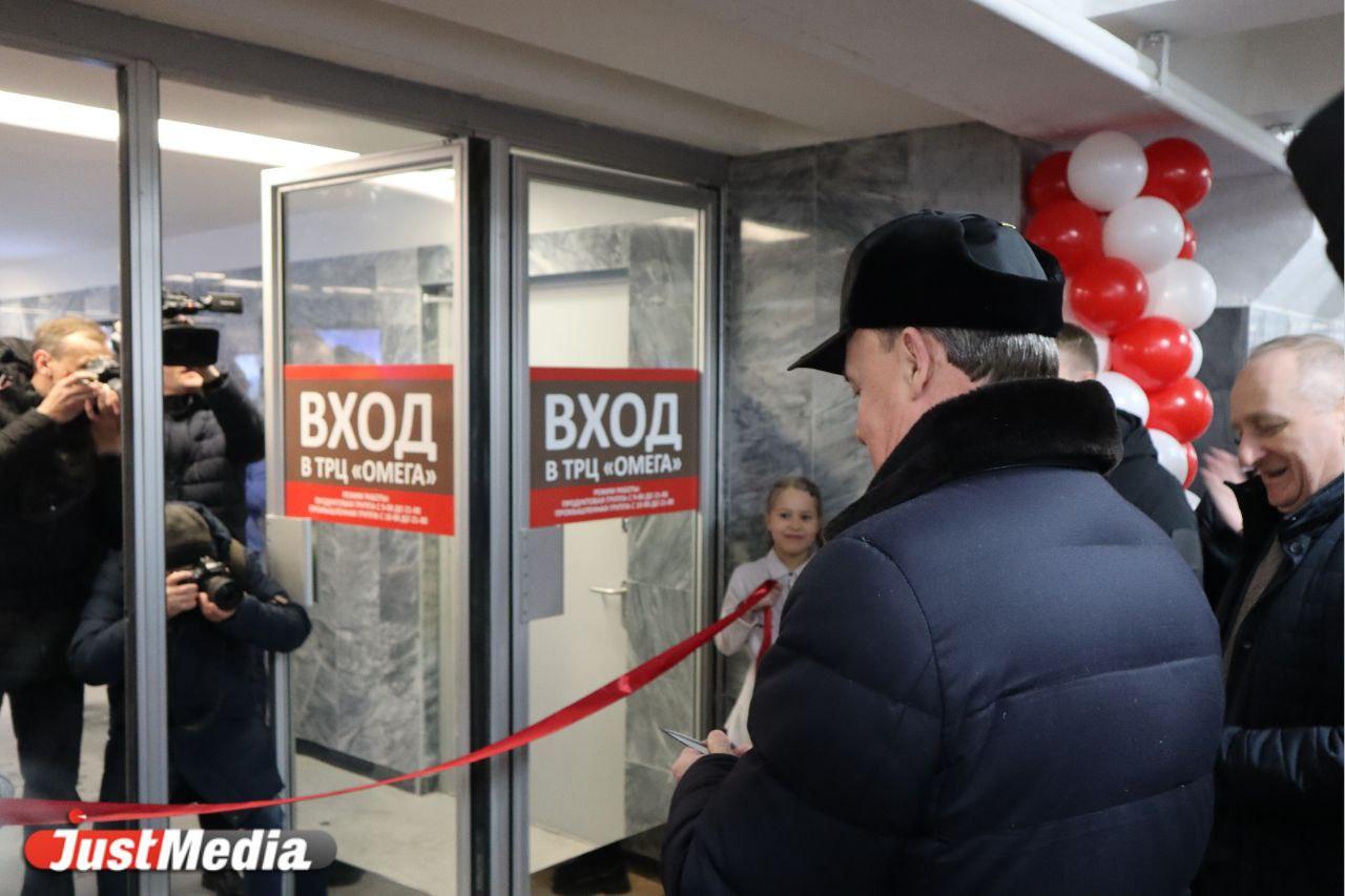 В Екатеринбурге открыли подземный переход со станции метро «Проспект Космонавтов» в ТРЦ «Омега» - Фото 1